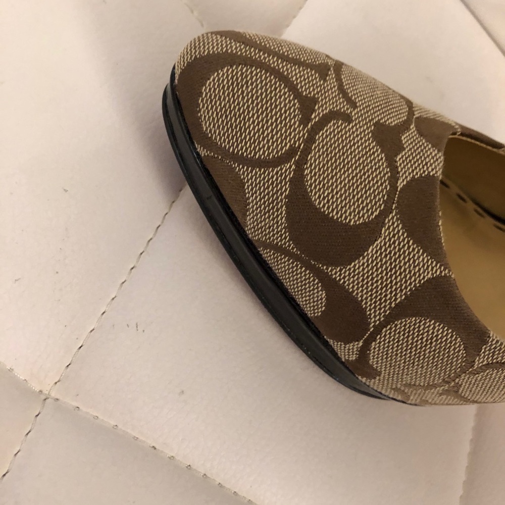 Coach Pumps - Picture 4 of 8